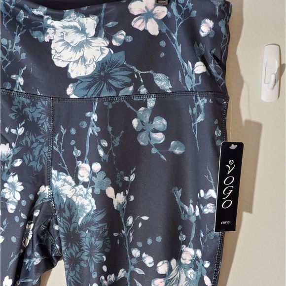 Vogo Athletica floral capri active leggings‎ plus - Picture 2 of 7